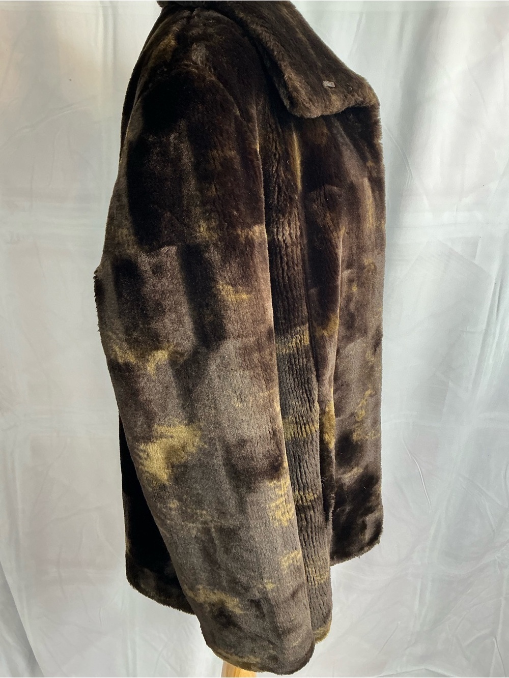 2362 - Plush Faux Fur  Jacket in Brown and Tan - Picture 5 of 12